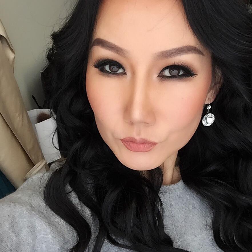 Хийлч Дээгийгийн усны хувцастай зургуудаас